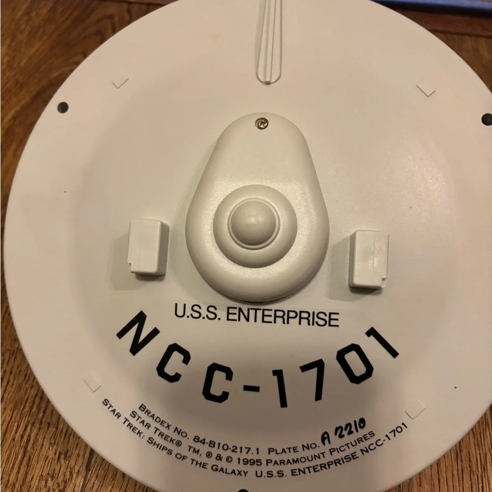 Star Trek USS Enterprise Galaxy Plate